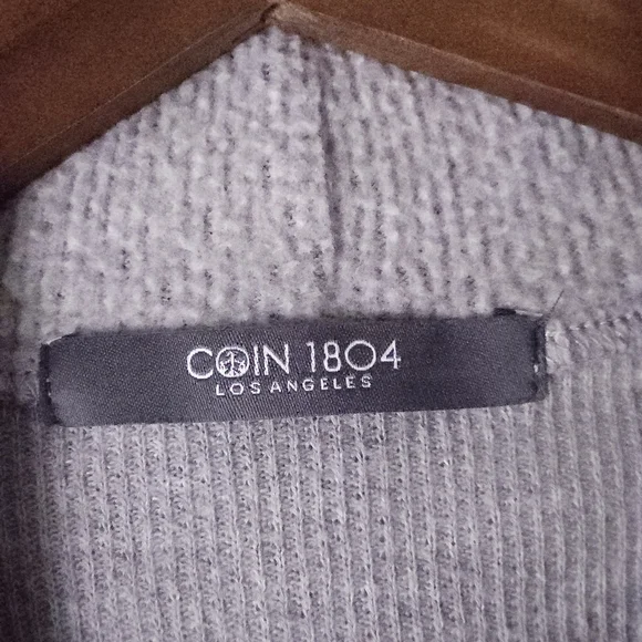 Chic Gray Crew Neck Sweater with Layered Hem - Picture 6 of 10